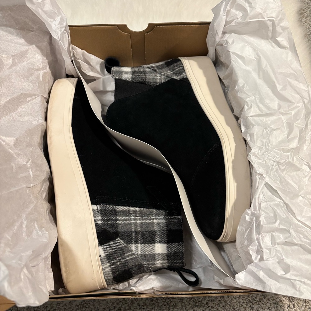 TOMS Jamie Black Plaid Slip-On Sneaker - Picture 10 of 11